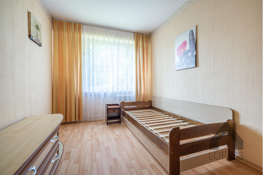 Jaworzno, Grunwaldzka, Trzypokojowe mieszkanie z balkonem na parterze w Jaworznie na Leopoldzie do wynajęcia | Spacer 3D